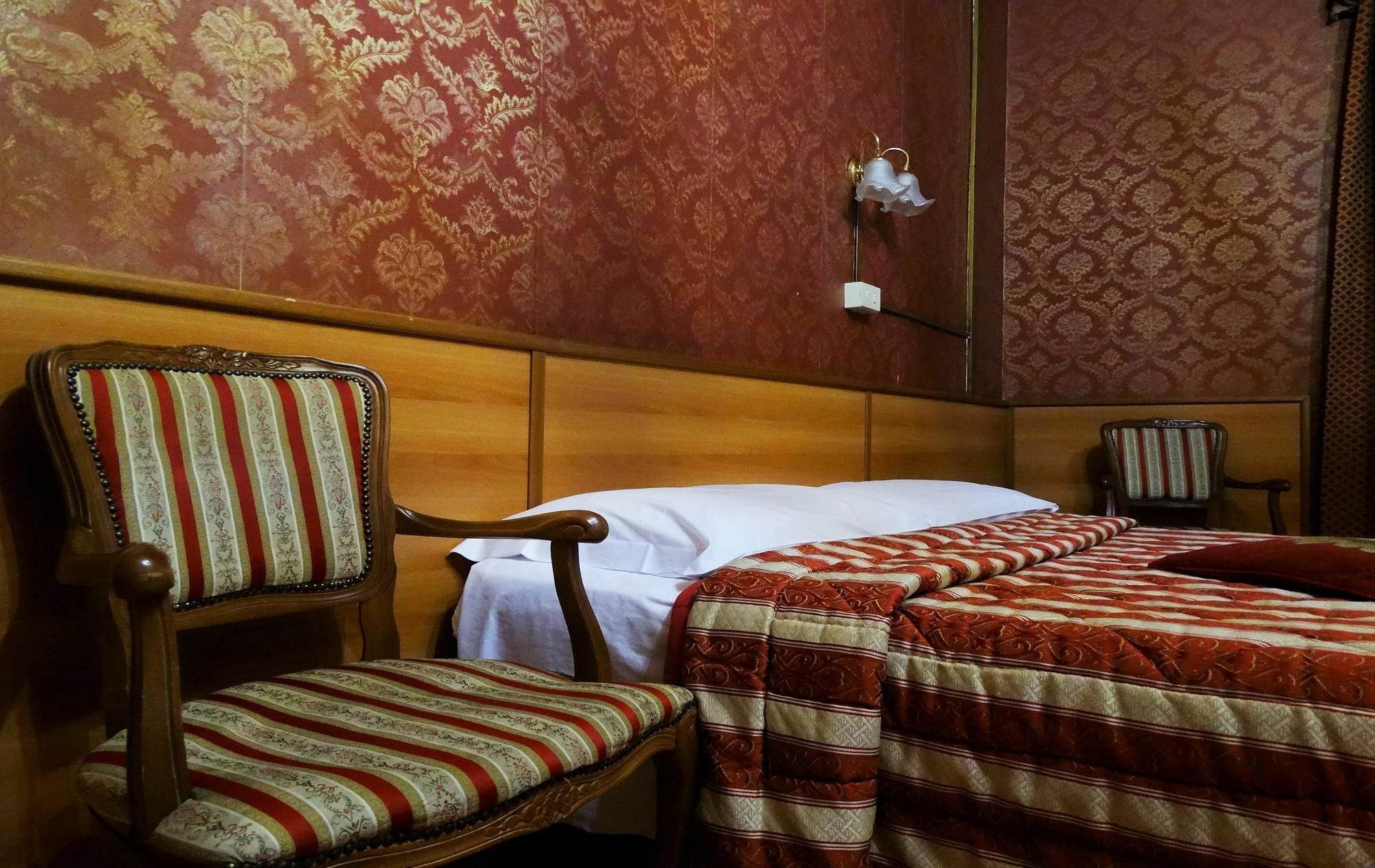 Hotel Cristina Рим Екстер'єр фото